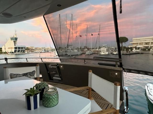 Hotel Motoryacht 21 Avec Equipage Barcelona Exterior foto