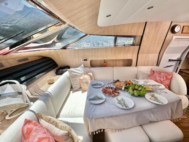 Hotel Motoryacht 21 Avec Equipage Barcelona Exterior foto