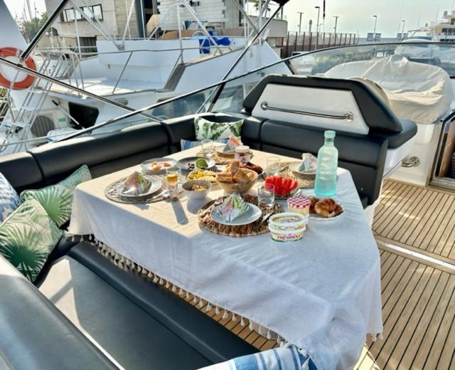 Hotel Motoryacht 21 Avec Equipage Barcelona Exterior foto
